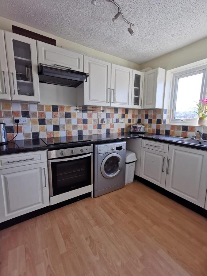Apartment By The Beach Суонзи Екстериор снимка