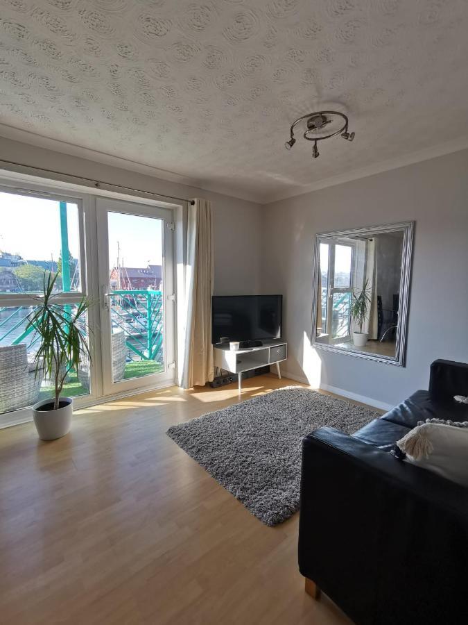 Apartment By The Beach Суонзи Екстериор снимка