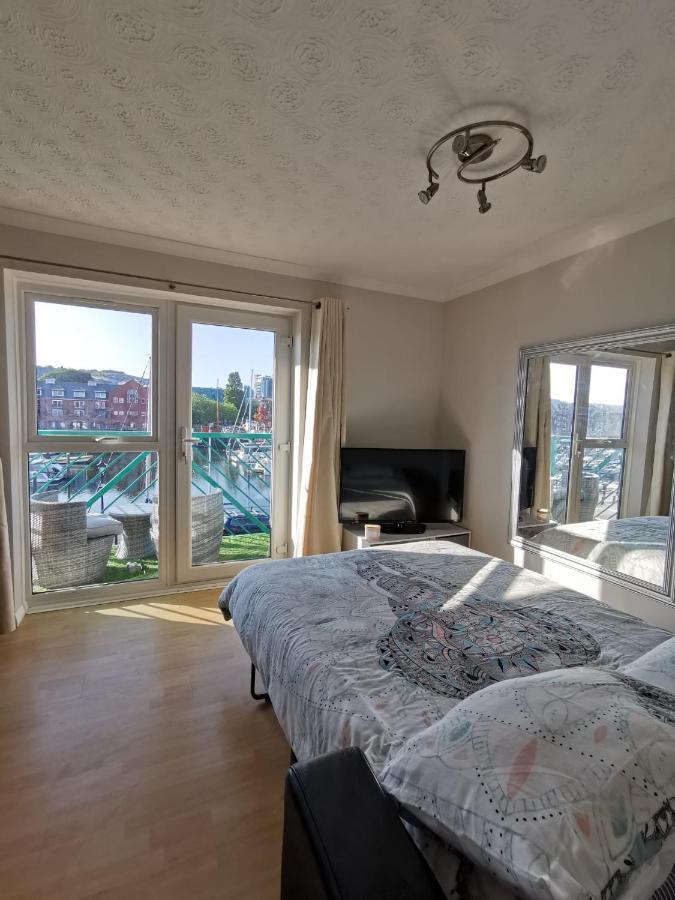 Apartment By The Beach Суонзи Екстериор снимка